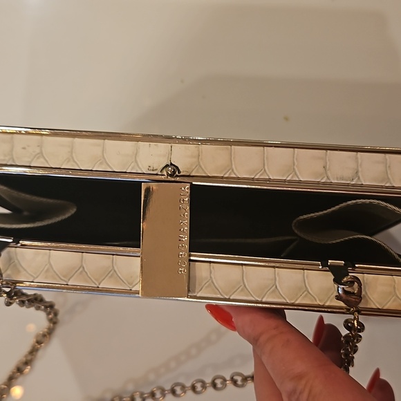 Y2k BCBGMAXARIA | Off White Snake Skin Crossbody Clutch - Picture 4 of 9